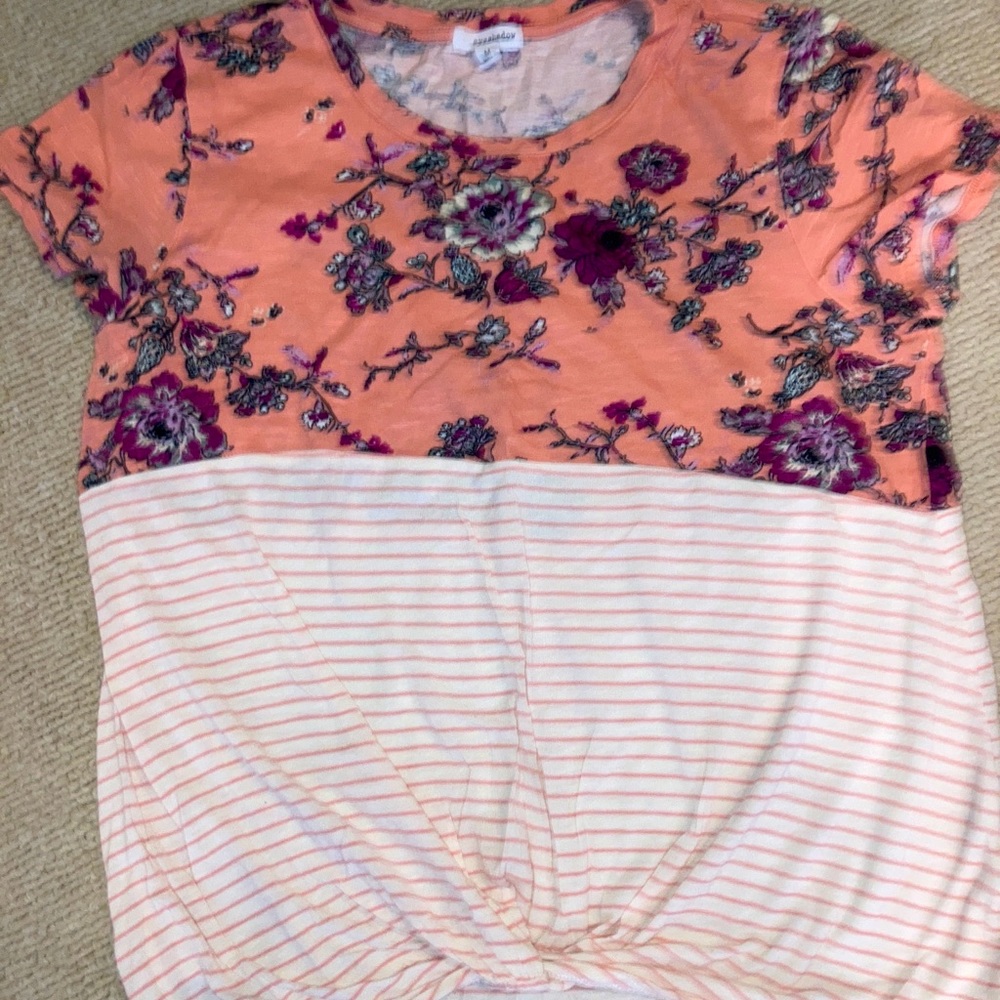 WOMENS BLOUSE SIZE MEDIUM LIKE NEW
